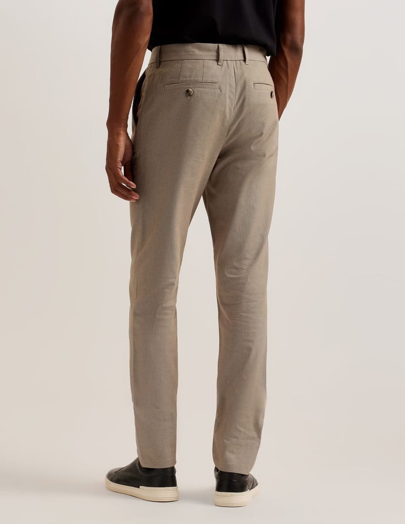 TED BAKER ΠΑΝΤΕΛΟΝΙ CHINO ΜΠΕΖ ΜΕ ΤΣΕΠΕΣ ΣΤΟ ΠΛΑΙ SLIM FIT ΓΡΑΜΜΗ