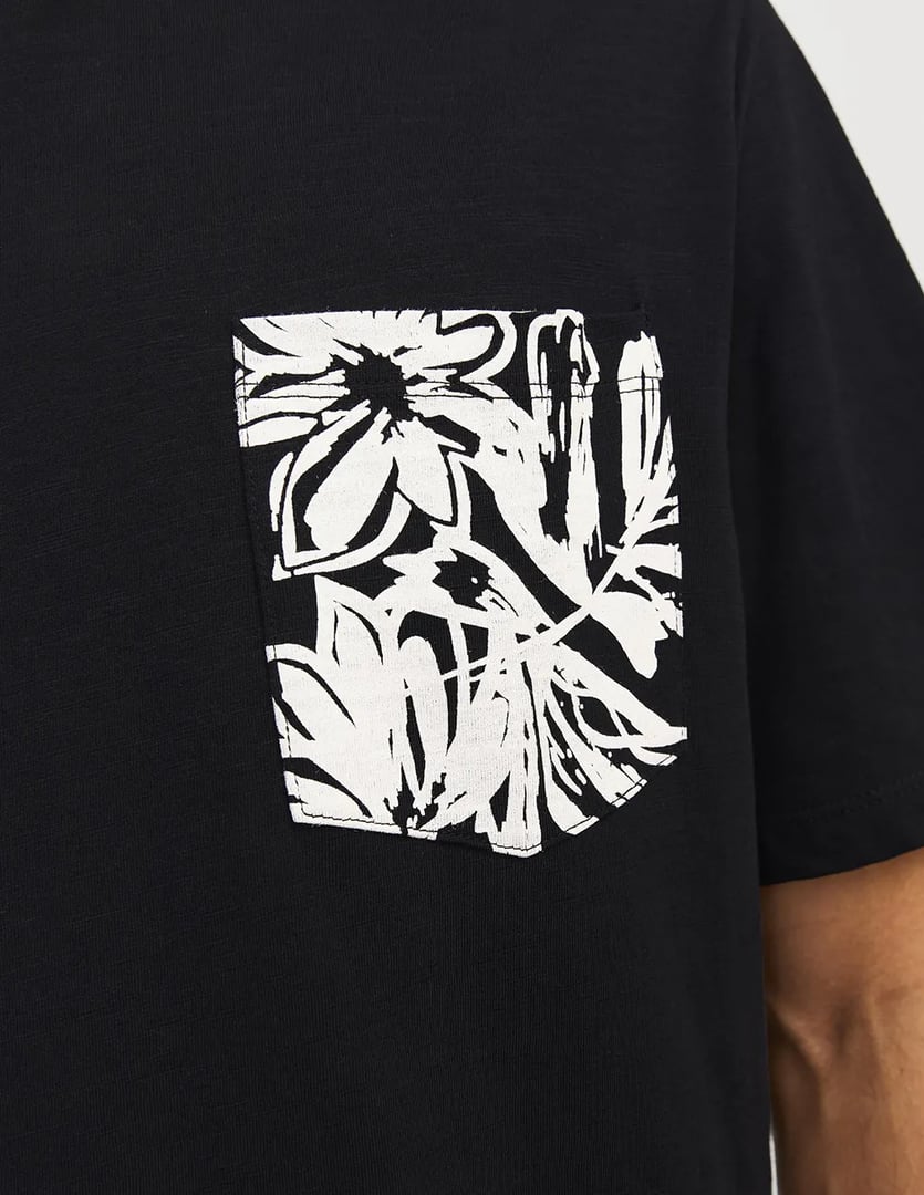 JACK&JONES T-SHIRT ΚΟΝΤΟΜΑΝΙΚΟ ΜΑΥΡΟ ΜΕ ΛΑΙΜΟΚΟΨΗ ΚΑΝΟΝΙΚΗ ΕΦΑΡΜΟΓΗ