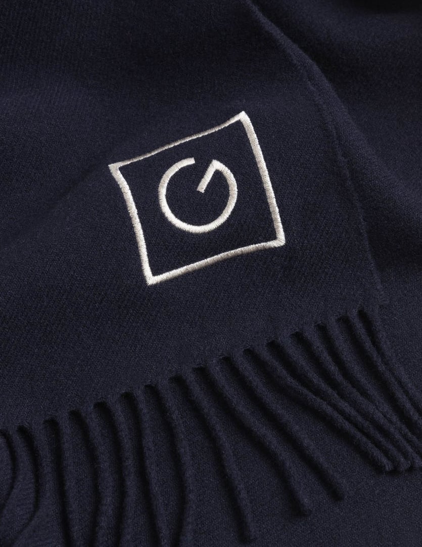 GANT WOMAN "G" ΚΑΣΚΩΛ ΜΕ ΚΕΝΤΗΜΕΝΟ LOGO ΣΤΟ ΤΕΛΕΙΩΜΑ , 100% WOOL