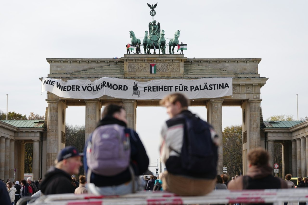 Pro-Palestinian Activists Climb Berlin’s Brandenburg Gate and Unfurl Banner