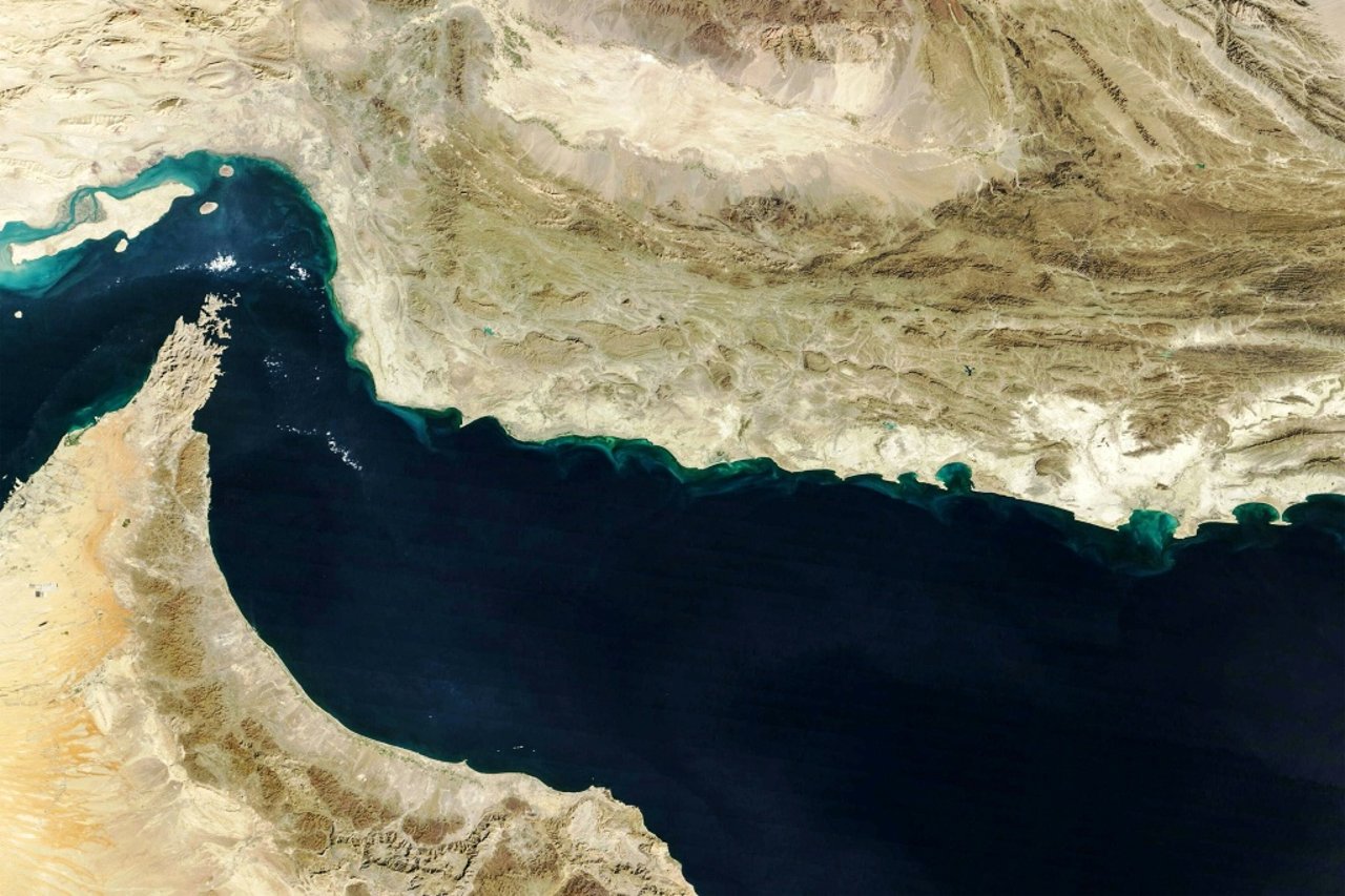 Strait of Hormuz Reopens: Iran Lifts Blockade Amid Truce