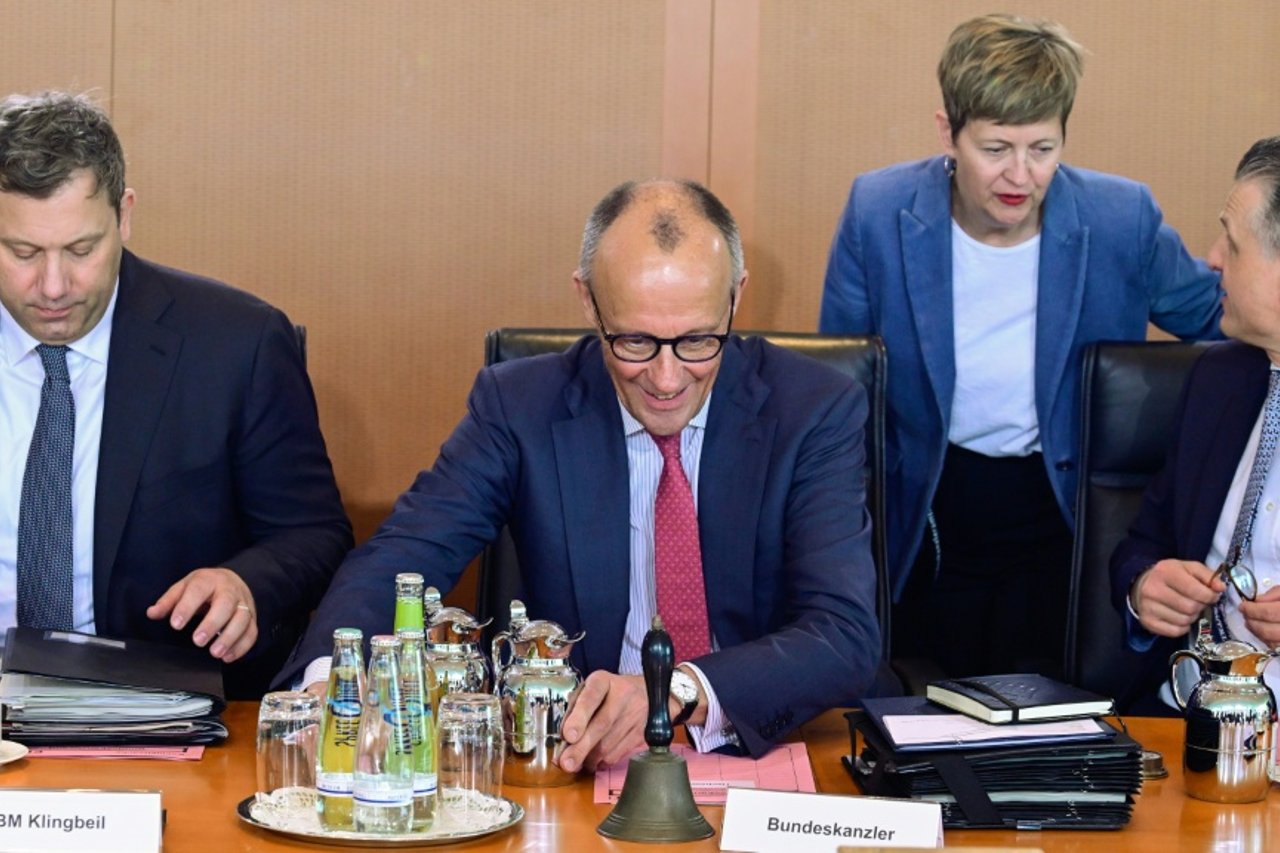 Cabinet Approves Health Insurance Reform Amid Growing Criticism