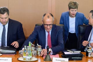 Cabinet Approves Health Insurance Reform Amid Growing Criticism