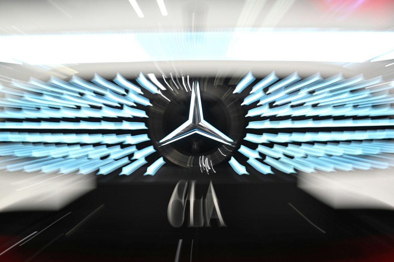 Mercedes-Benz net profit nearly halves amid China, US woes