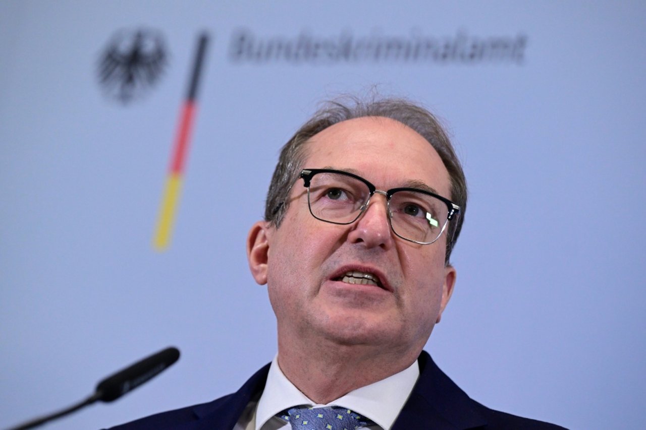 Dobrindt Aims to Get Asylum Seekers into Jobs More Quickly