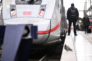 Deutsche Bahn Suspends Long-Distance Services in Northern Germany Amid Winter Storm