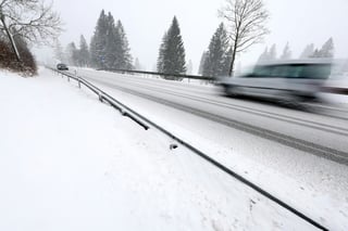 Heavy Snowfall in Germany Causes Dozens of Accidents and Travel Disruptions