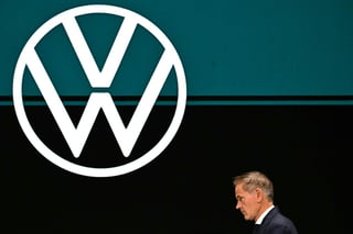 Volkswagen Group CEO Oliver Blume Set to Step Down as Porsche CEO