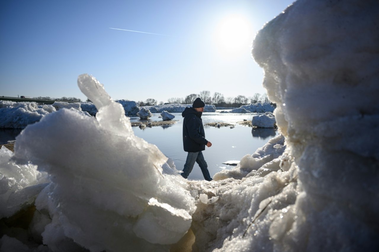 DWD Warns of Severe Black Ice in Western and Northwestern Germany