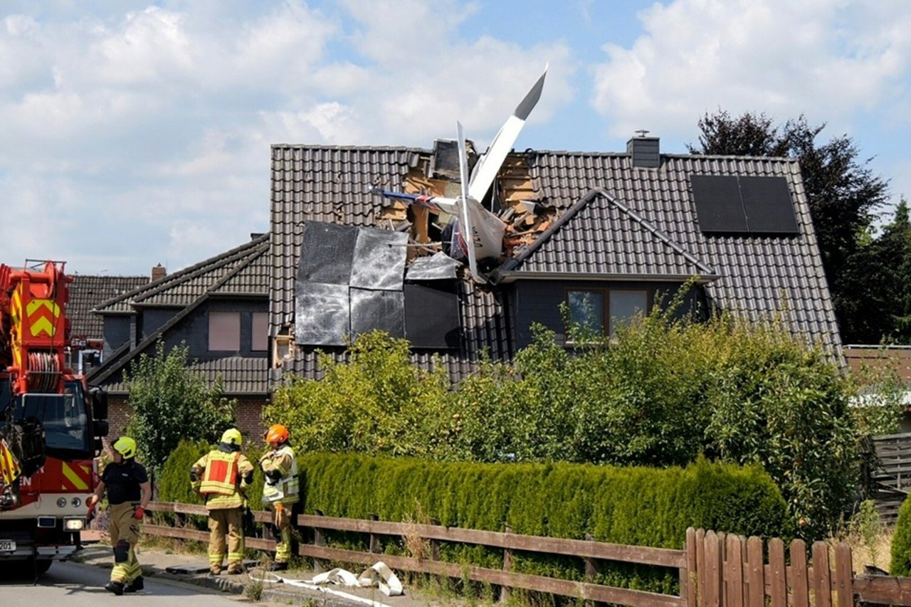 Small Plane Crashes into House in Lower Saxony