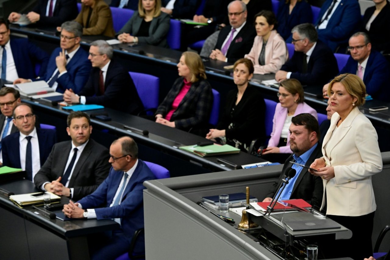 Germany Launches Spying Probe Into Signal Attacks Targeting MPs 