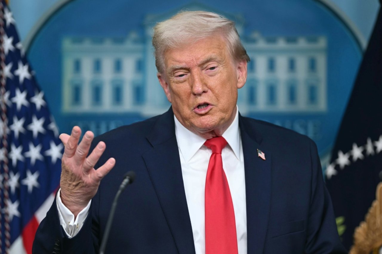 Trump Heads to Davos Amid Escalating Greenland Dispute