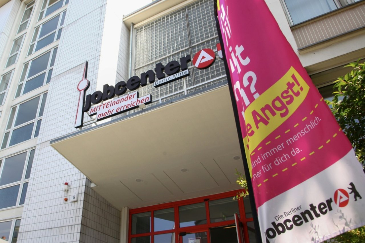 Basic Income Support Reform Passed by Germany's Bundestag Replacing Bürgergeld