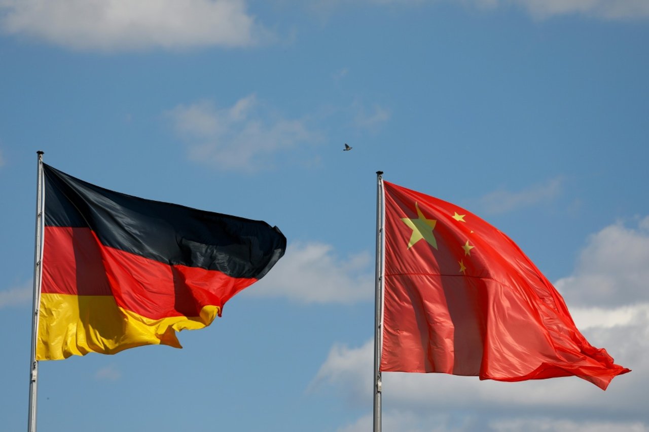 Merz Heads to China: SPD Demands Tough Stance on Trade and Economic Policy
