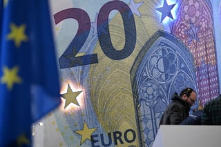 Euro’s Climb Raises Inflation and Export Concerns for ECB