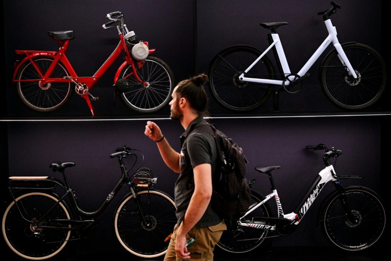 AI and Smart E-Bikes: Can Tech Revive the Cycling Industry? 