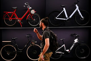 AI and Smart E-Bikes: Can Tech Revive the Cycling Industry? 