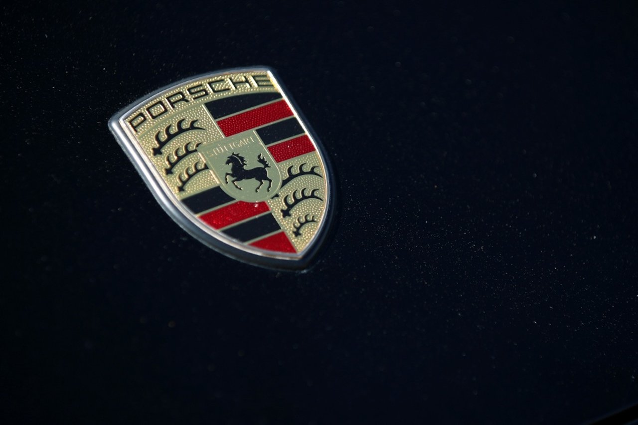 Porsche loses almost one billion euros on shift back to petrol