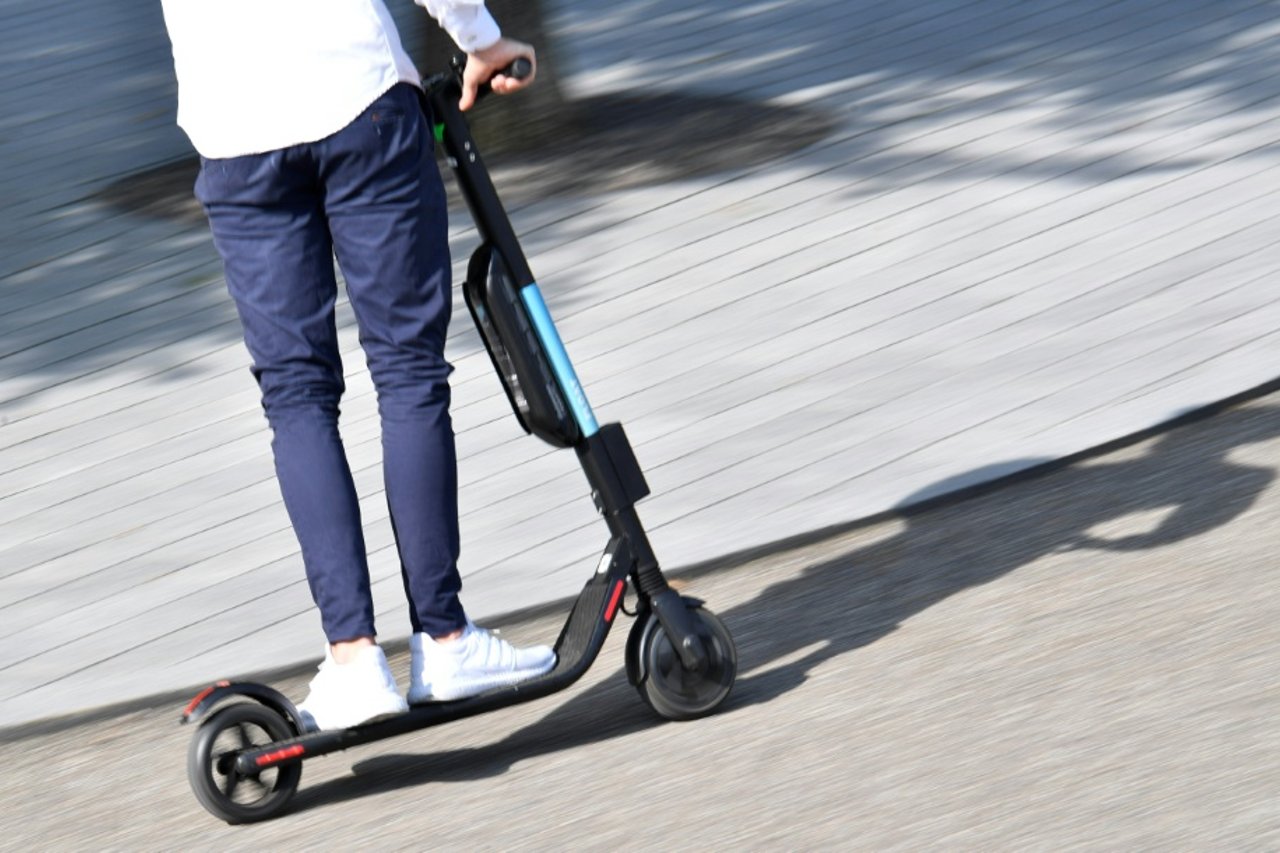 Rising E-Scooter Accidents: Experts Call for Licenses and Larger Wheels