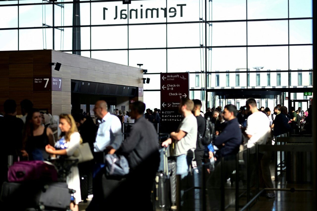 Freezing Rain Brings Berlin Airport to a Standstill
