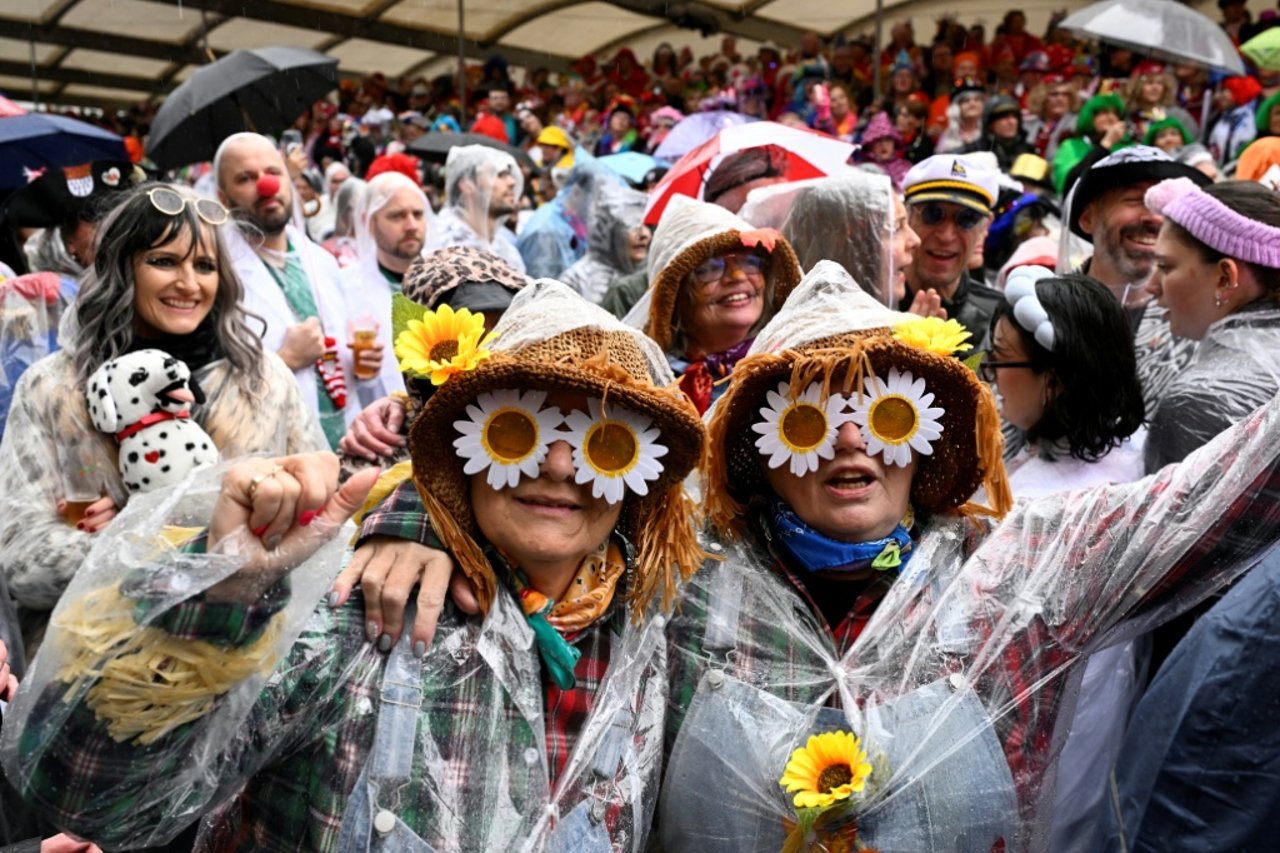 “Alaaf” and “Helau” as Street Carnival Officially Begins in Rhineland