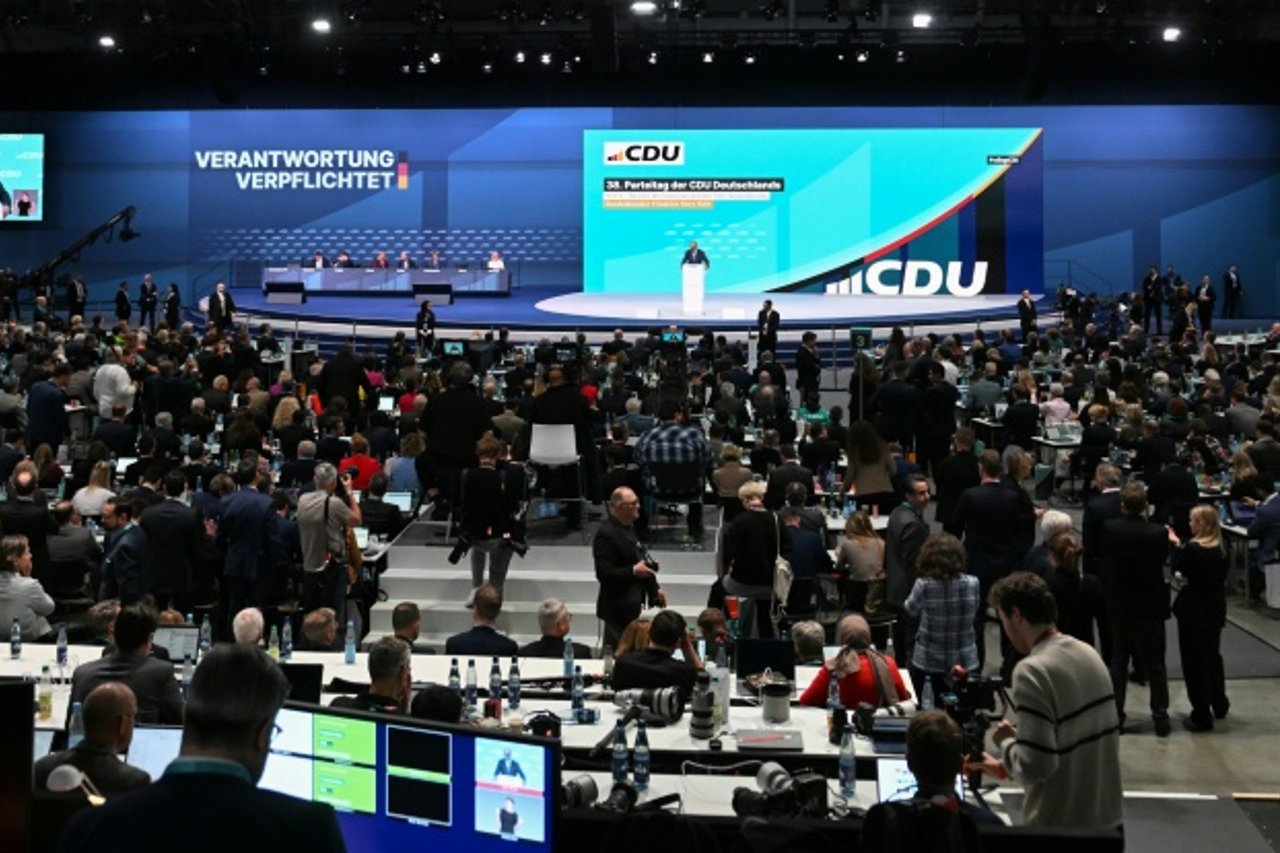 CDU Approves Social Media Limits, Parental Leave & Wage Reforms