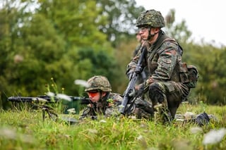 German Men Won't Need Government Approval to Travel Abroad, Defense Minister Clarifies