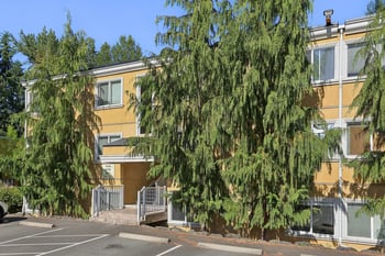 Spacious living area and modern kitchen of a Champagne at Bellevue apartment in Bellevue, WA