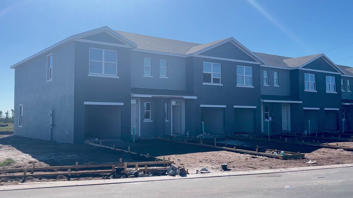 Saddlestone Townhomes D.R. Horton