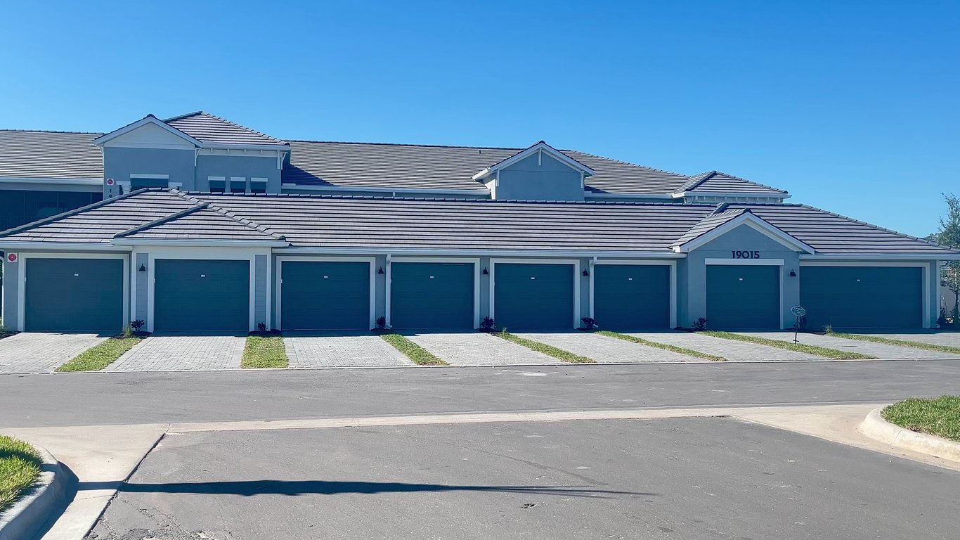 Calusa Country Club New Homes luxury residences in Lakewood Ranch