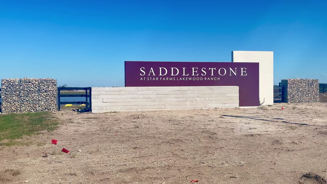 Saddlestone at Star Farms Sign