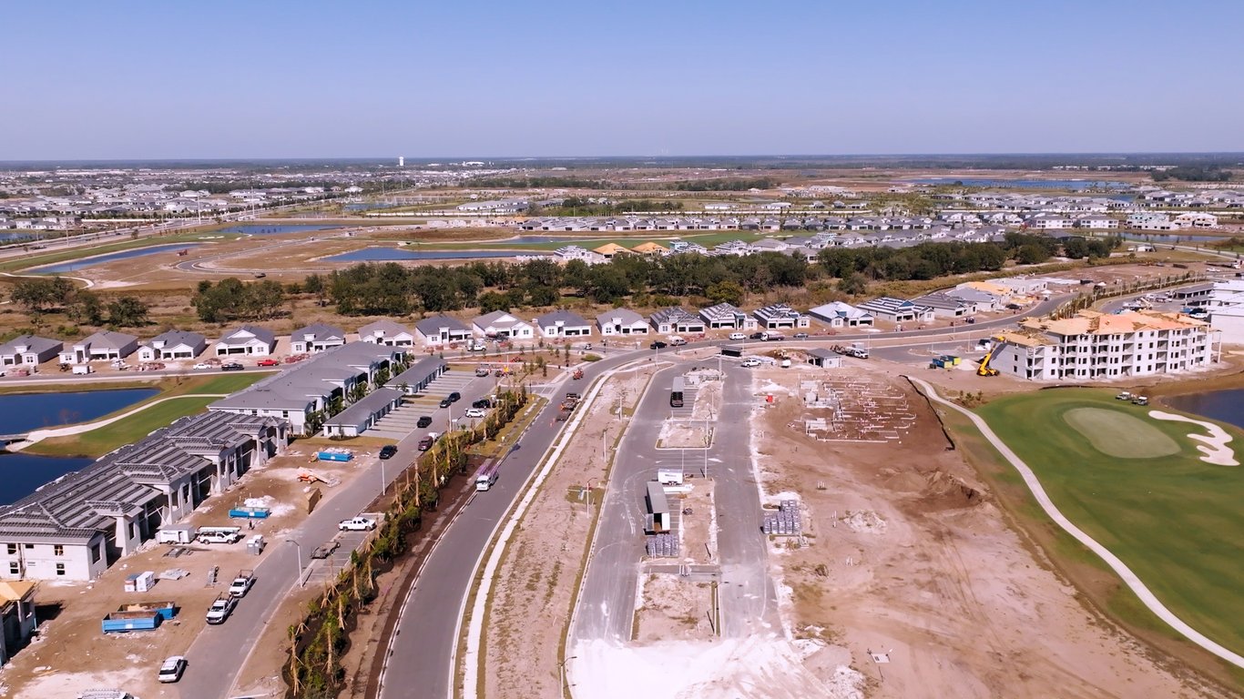 Calusa Country Club New Homes resort-style pool and clubhouse