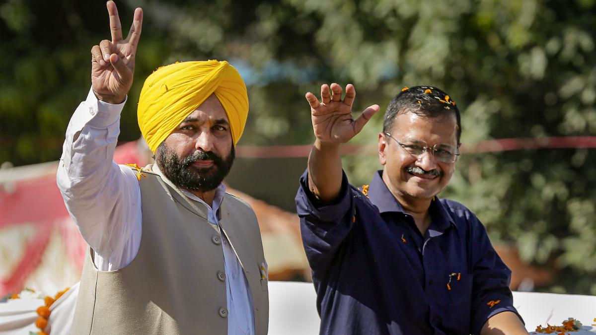Bhagwant Mann with Arvind Kejriwal Bhagwant Mann, Bhgwant Mann news, Arvind Kejriwal