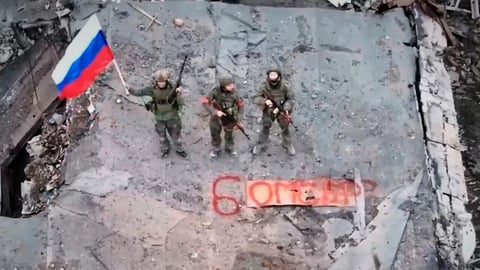 Russian military advances in Donetsk region as Ukrainian forces withdraw from Siversk December 2025