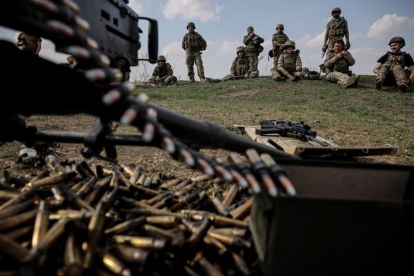 Russian military advances in Ukraine on day 1416 amid Ukrainian strategic setbacks