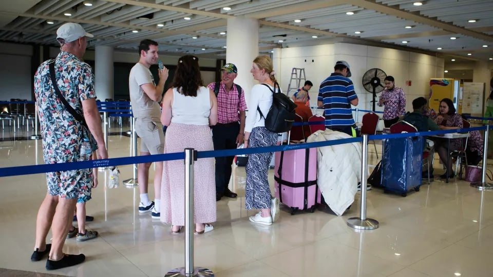 American travelers stranded at Middle East airport after flights canceled during Iran conflict American travelers stranded at Middle East airport after flights canceled during Iran conflict