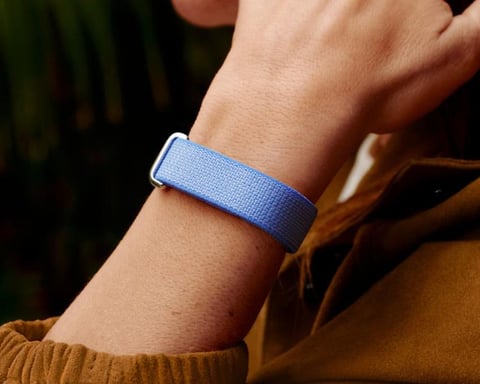Google Fitbit Air screenless AI fitness band wearable with health data visualization