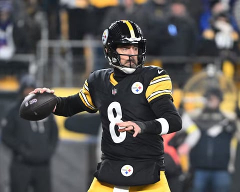 Aaron Rodgers practicing at Pittsburgh Steelers OTAs during 2026 offseason
