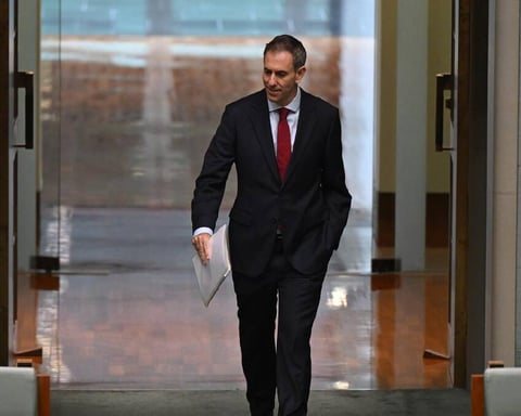 Treasurer Jim Chalmers introduces Labor tax reform bill on capital gains and negative gearing to parliament