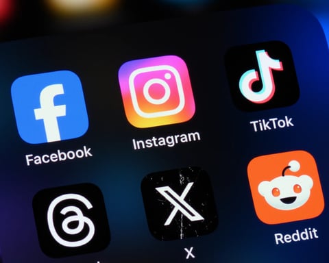 Meta Forum app competing with Reddit in AI-powered social media discussion war