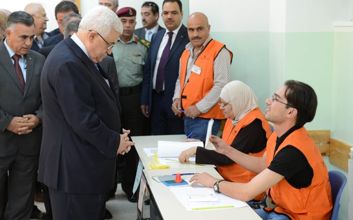 Palestinian President Mahmoud Abbas casting his ballot in Ramallah elections