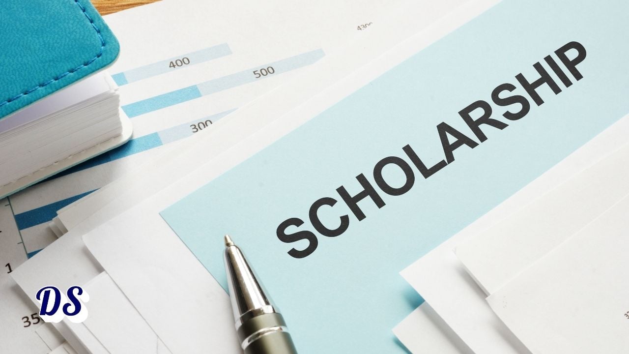 How to Use LinkedIn to Find Scholarships in 2026?