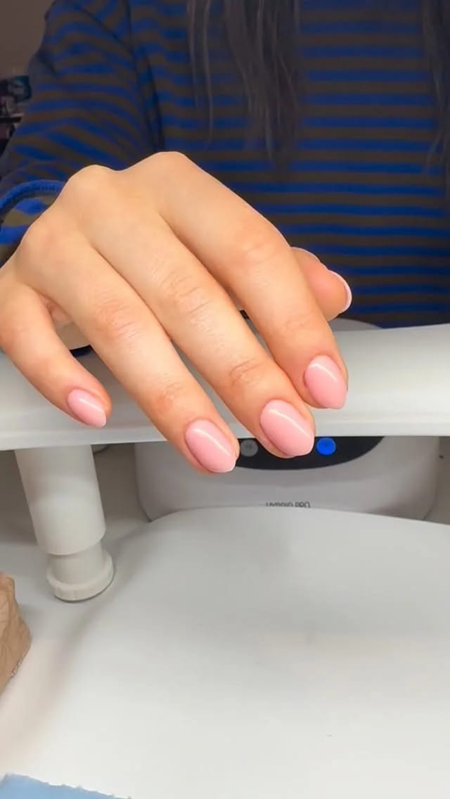 Structured Mani on natural nails