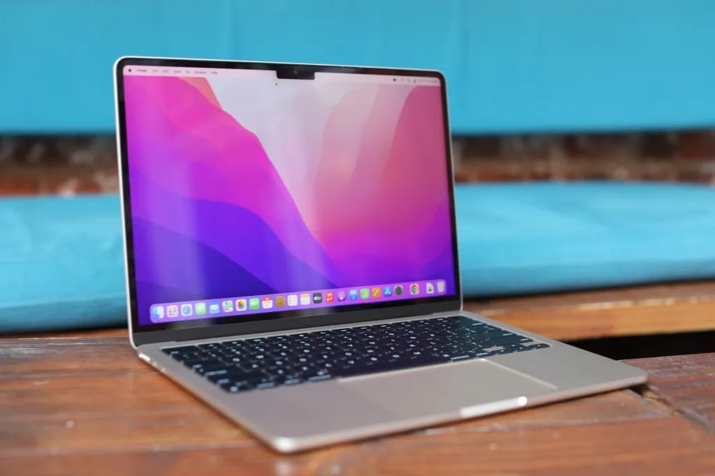 MacBook Air M2: পোর্টেবিলিটি আর পারফরম্যান্সের এক অনবদ্য সংমিশ্রণ!