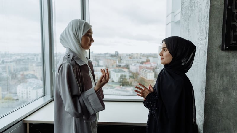 Soft Spoken Ternyata Bagian dari Adab Islam, Bukan Sekadar Basa-Basi