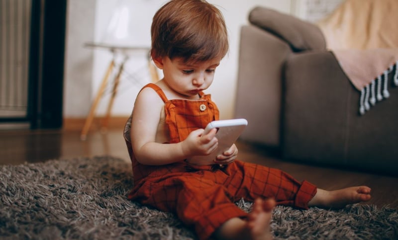 Kenal Gadget Terlalu Dini, Benarkah Anak Makin Rentan Depresi?