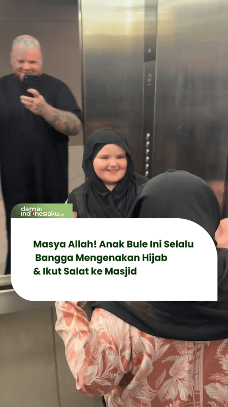 Masya Allah! Anak Bule Ini Selalu Bangga Mengenakan Hijab & Ikut Salat ke Masjid