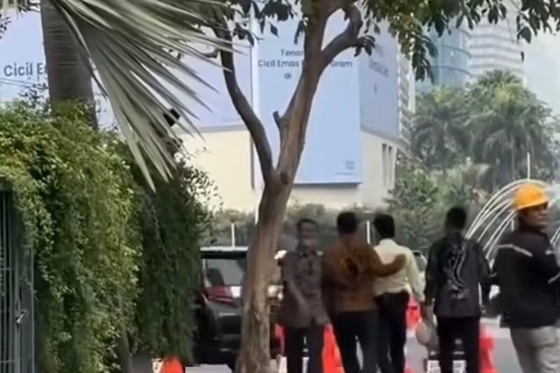 Viral Satpam Dipaksa Sujud di Pospol? Hati-hati! Kesombongan Akan Dibalas Kehinaan