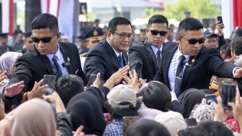 Pejabat Itu Melayani Rakyat, Bukan Minta Dilayani