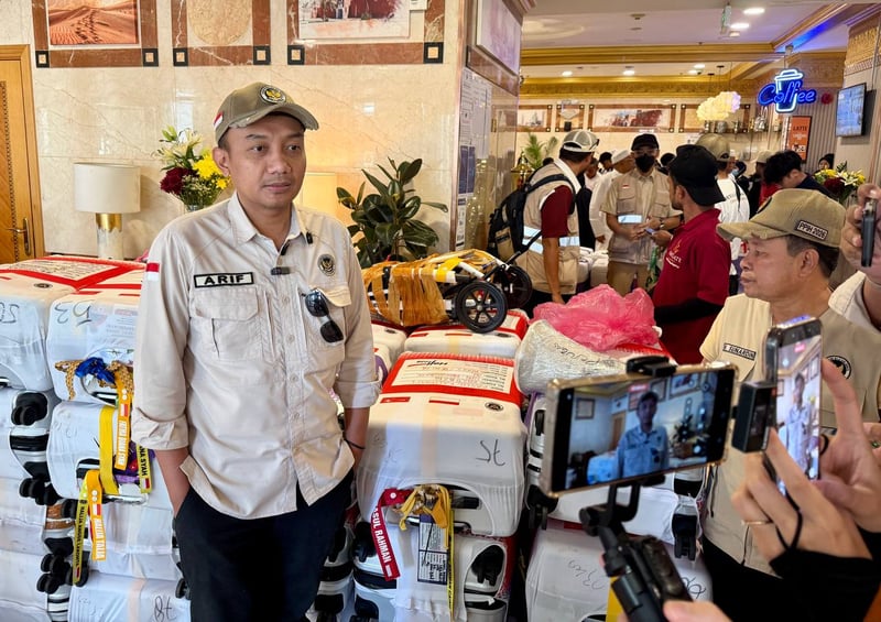 Kepatuhan Jemaah Haji Meningkat, Petugas Kembali Ingatkan Jemaah Tidak Bawa Zamzam Di Koper Bagasi